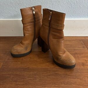 Tan zippered faux leather chunky heeled booties 7.5